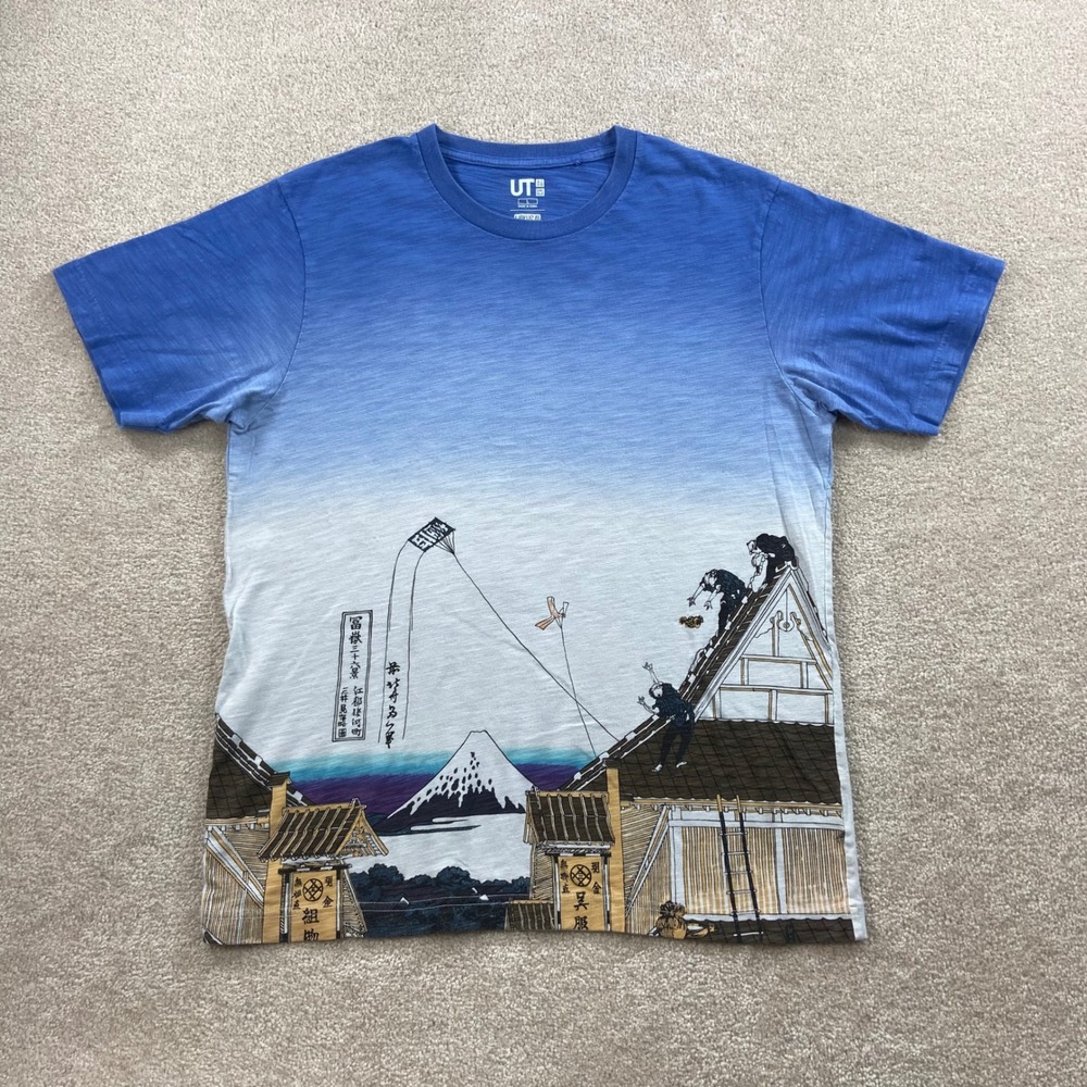 Uniqlo Hokusai Blue Graphic T-Shirt Mens Large Blue Ombre Mt Fuji Art 341-408281